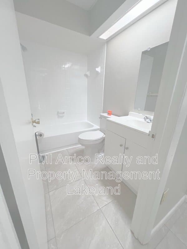 Bartow Condo: 265 Fleetwood Ave