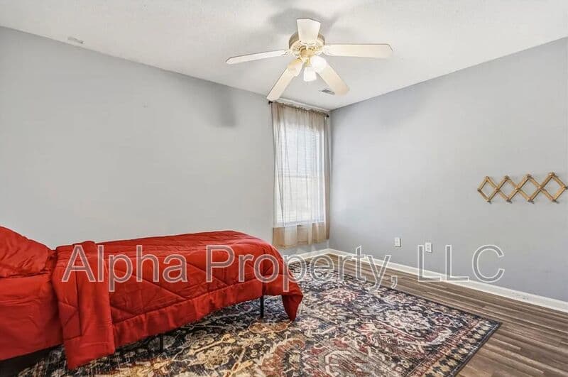 Easley House: 216 Edenberry Way
