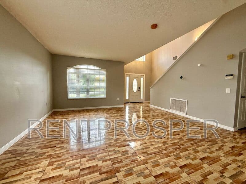 Kissimmee House: 677 Elbridge Dr