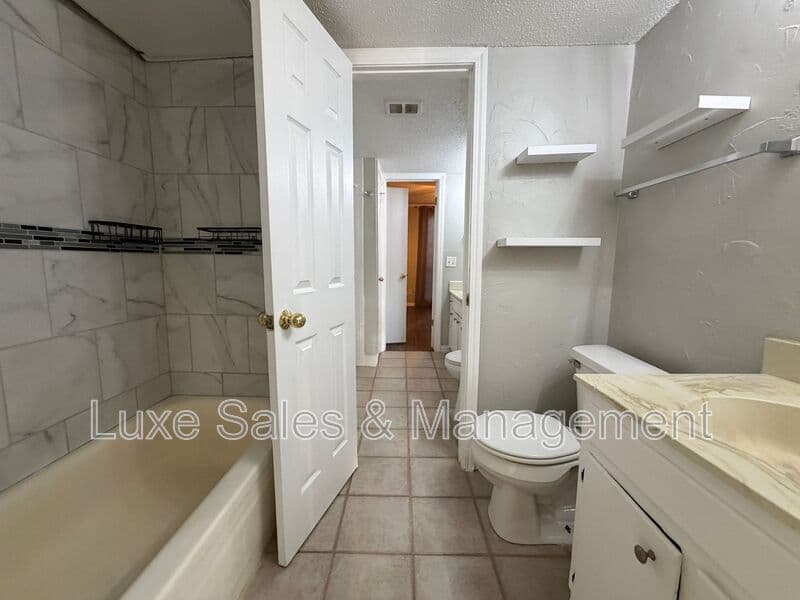 OKC Condo: 6000 N. Brookline
