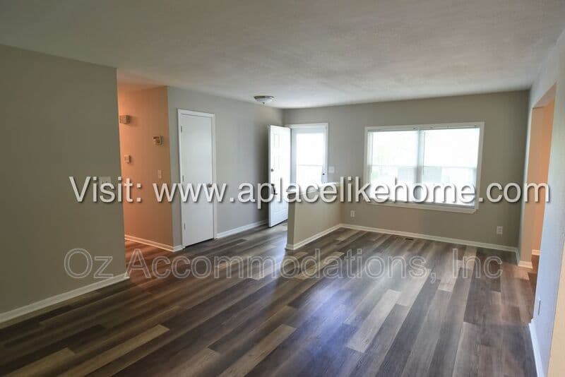 Olathe House: 14120 S Raintree Dr