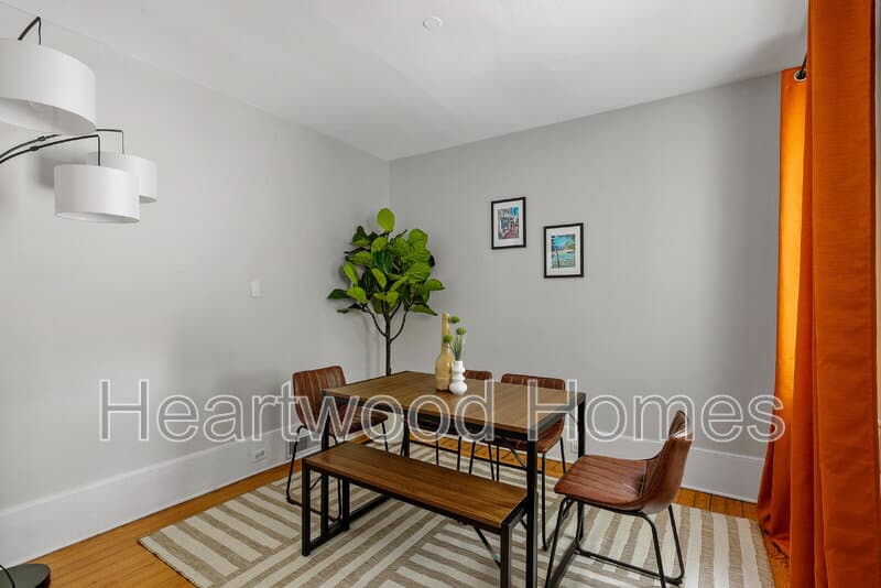 Columbia House: 921 Laurens Street