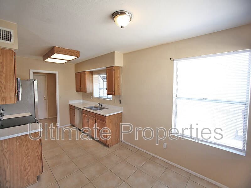 Peoria House: 6938 W Cochise Dr