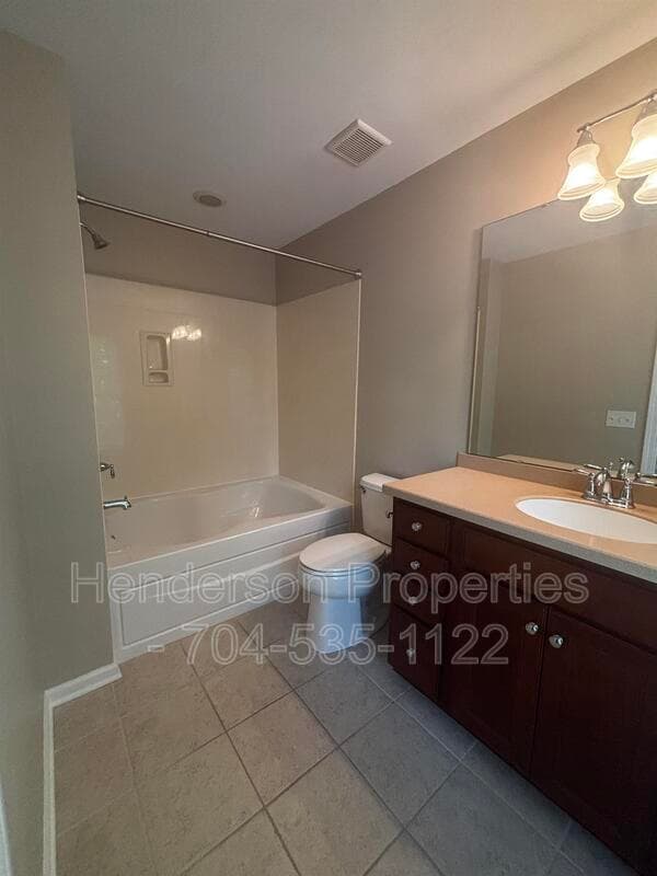 Fort Mill House: 920 Lyndley Dr