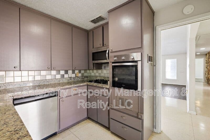 Fort Worth House: 4913 Westlake Drive