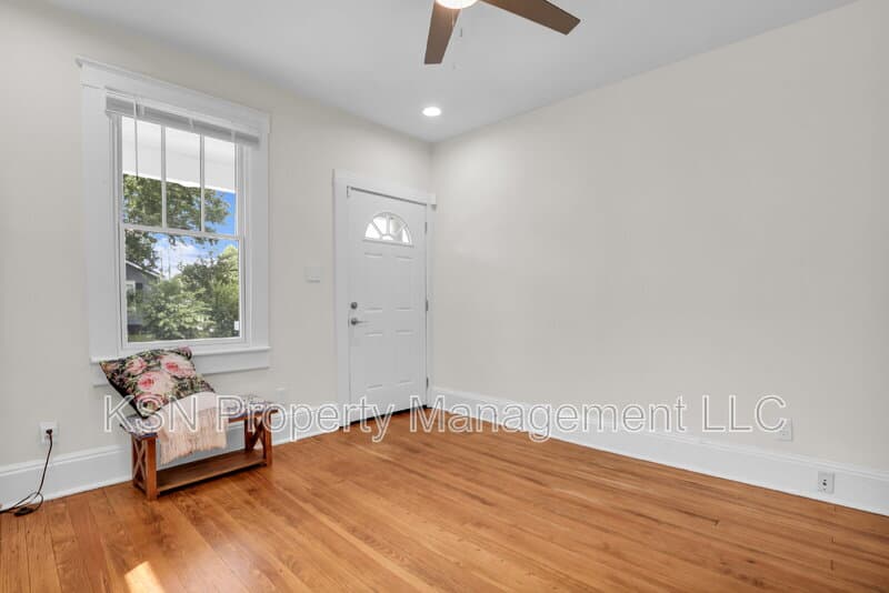 Savannah House: 669 East 32nd Street