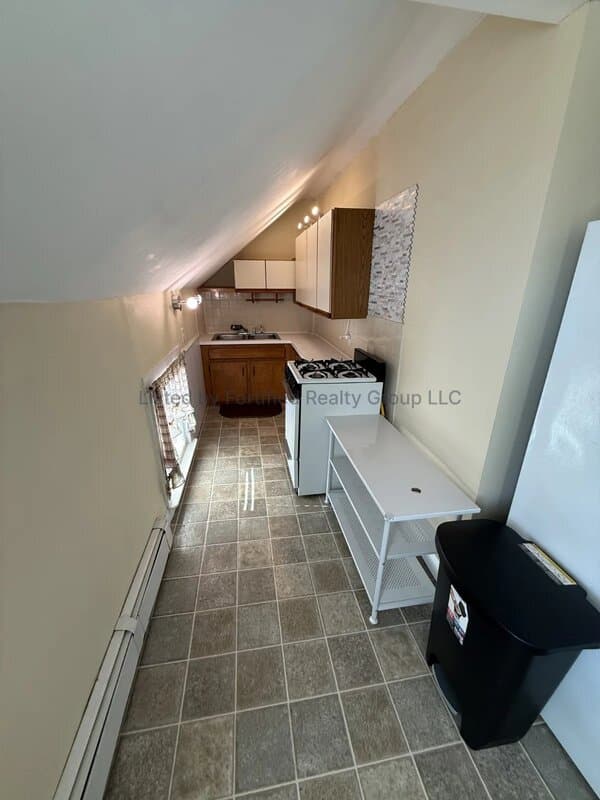 Fall River Condo: 575 Mount Hope Ave
