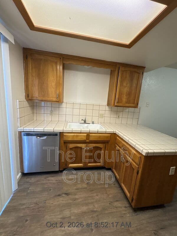 Visalia House: 1328 South Rossmoor