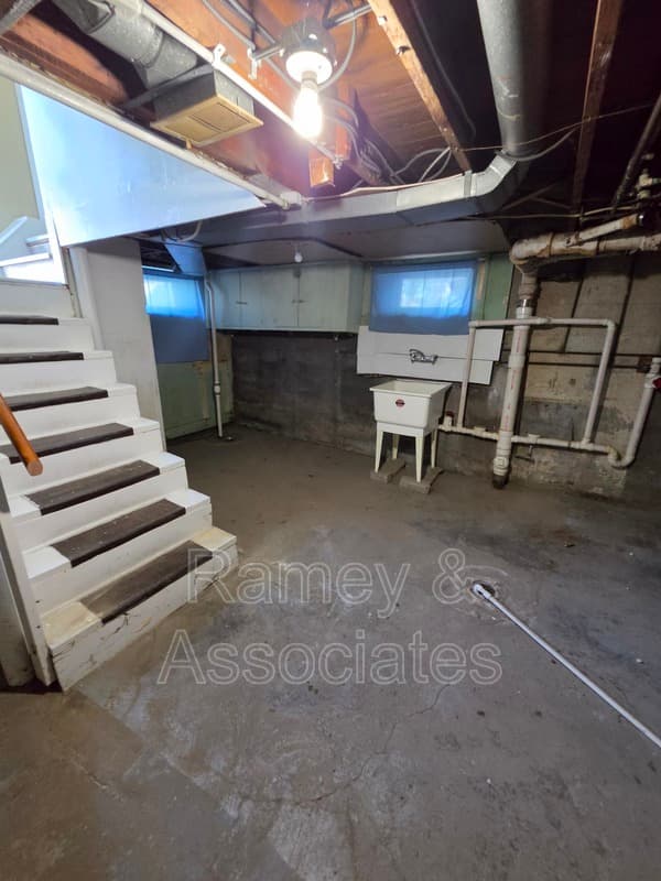 Louisville House: 1091 Bicknell Ave