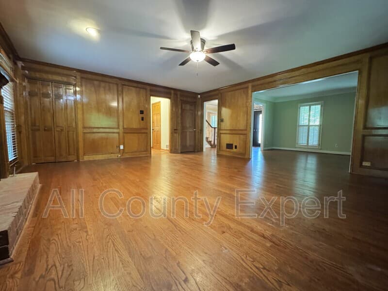 Roswell House: 11820 Highland Colony Drive