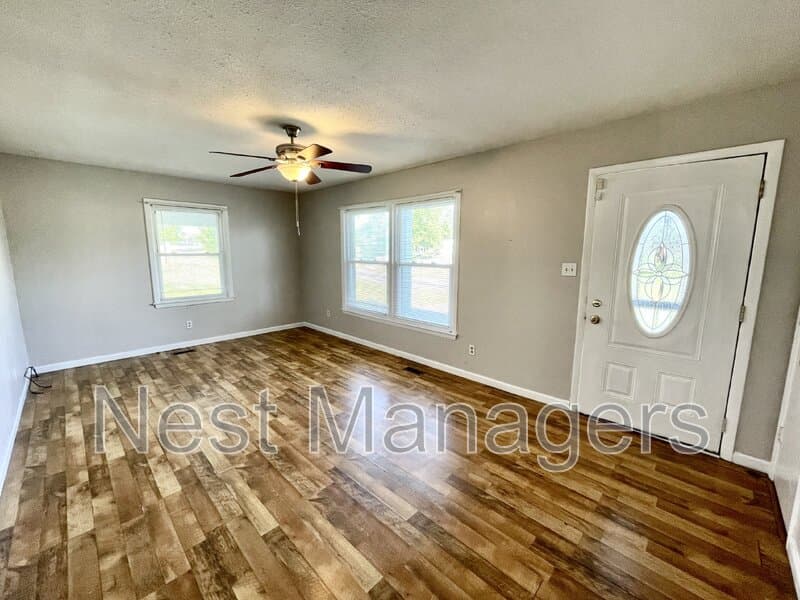 Fayetteville House: 7401 Paxton Drive