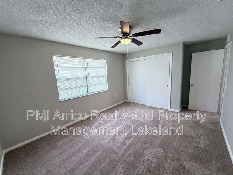 Lakeland House: 3584 Raintree Cir