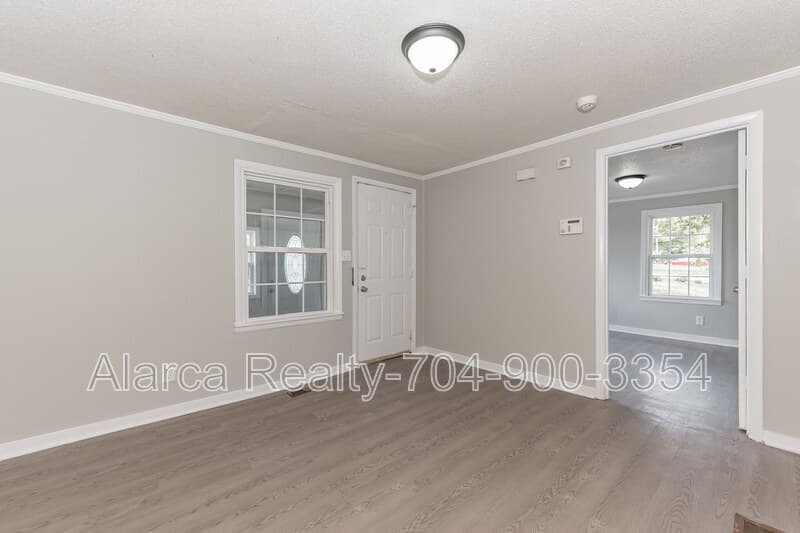 Charlotte House: 9333 Kendall Dr