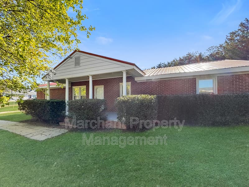 Taylors House: 4804 Edwards Road