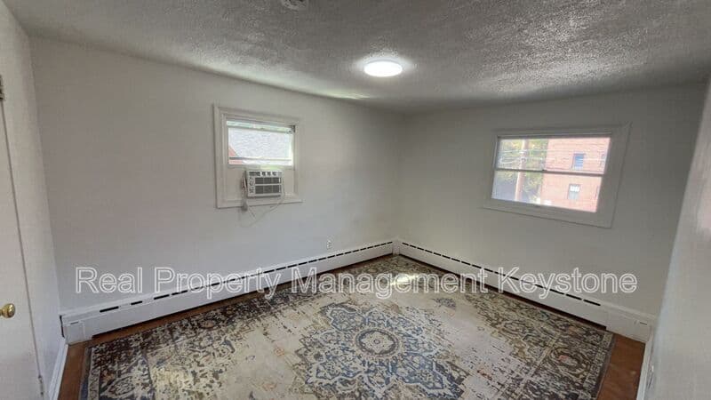 Pittsburgh House: 307 Greenlee Road