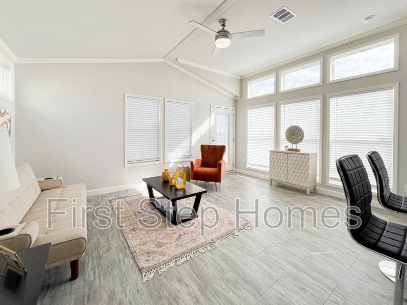 Oak Point House: 154 Cabrera Street