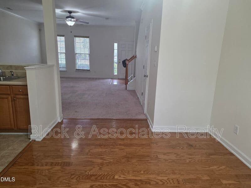 Raleigh House: 8346 Glenwood Springs Ct
