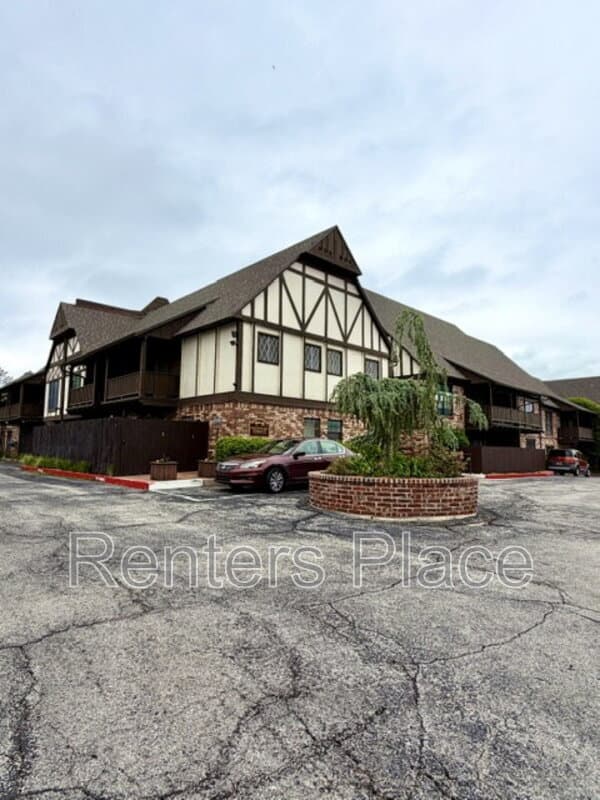 Tulsa House: 2224 South Boston Ave