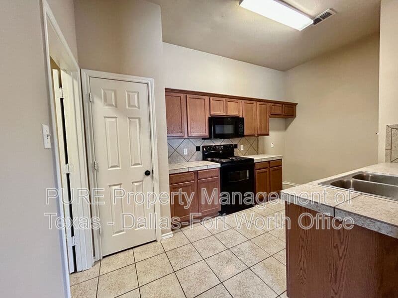 Mansfield House: 2400 Ravenwood Ct
