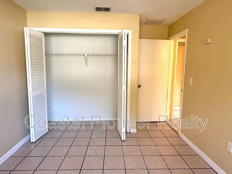 Spring Hill House: 6063 Shingler Ave