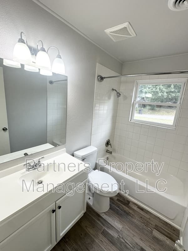 Springdale House: 2409 Cottonwood Place