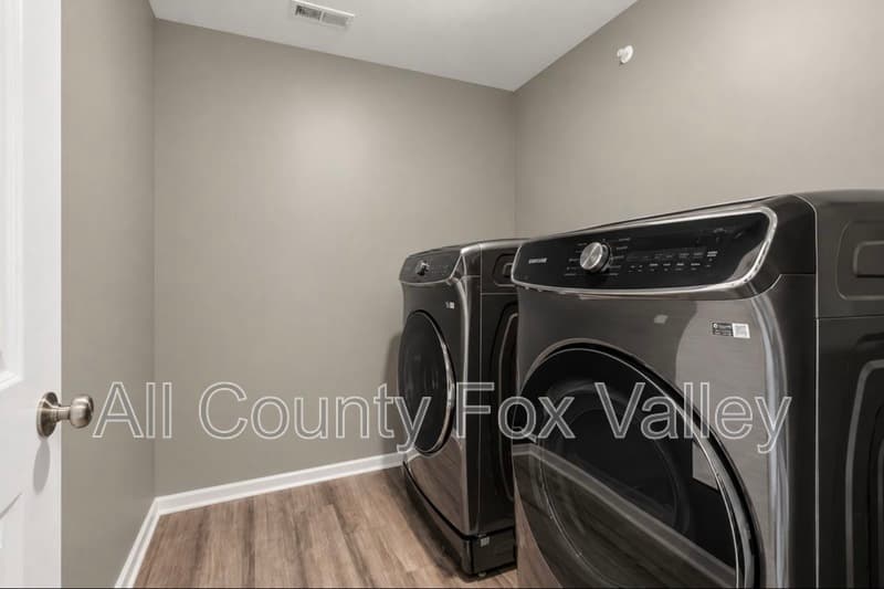 South Elgin Townhome: 504 Comstock Road