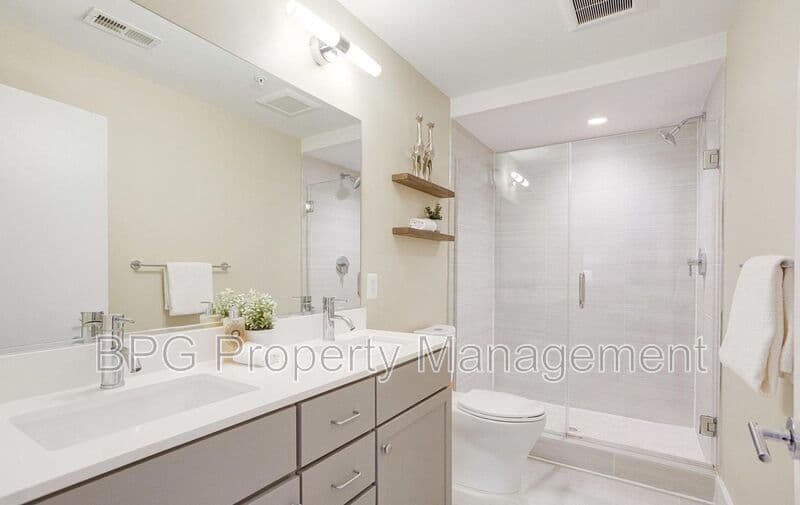 Washington Condo: 3227 Sherman Ave NW