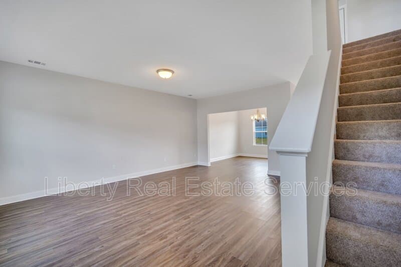 Hinesville House: 88 Fridley Ln