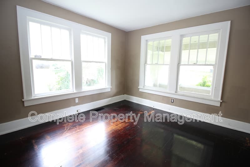 Birmingham House: 8211 Rugby Avenue