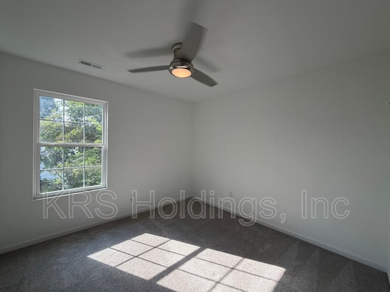 Norfolk House: 1010 Joyce Street