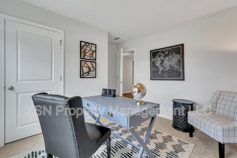 Bloomingdale House: 224 Skylark Rd
