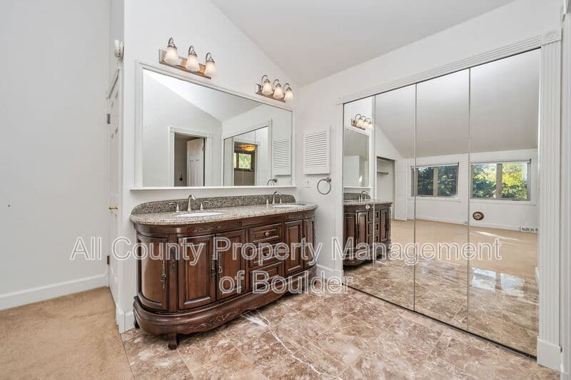 Boulder House: 4453 Pali Way