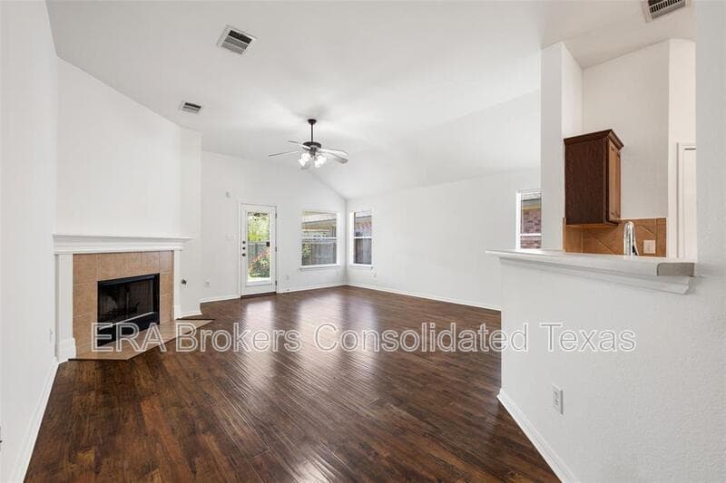 Pflugerville House: 18513 Silent Water Way