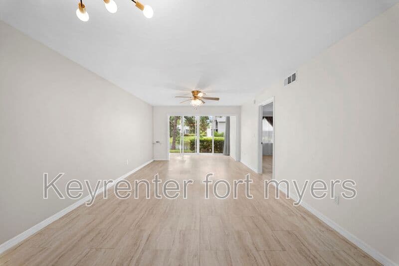 Fort Myers House: 14503 Lakewood Trace CT