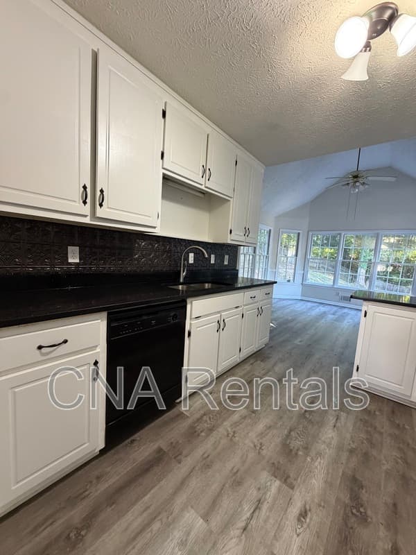 Woodstock House: 508 Brooksdale Dr