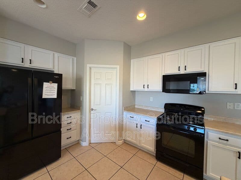 Rio Rancho House: 418 Paseo Roja Pl NE