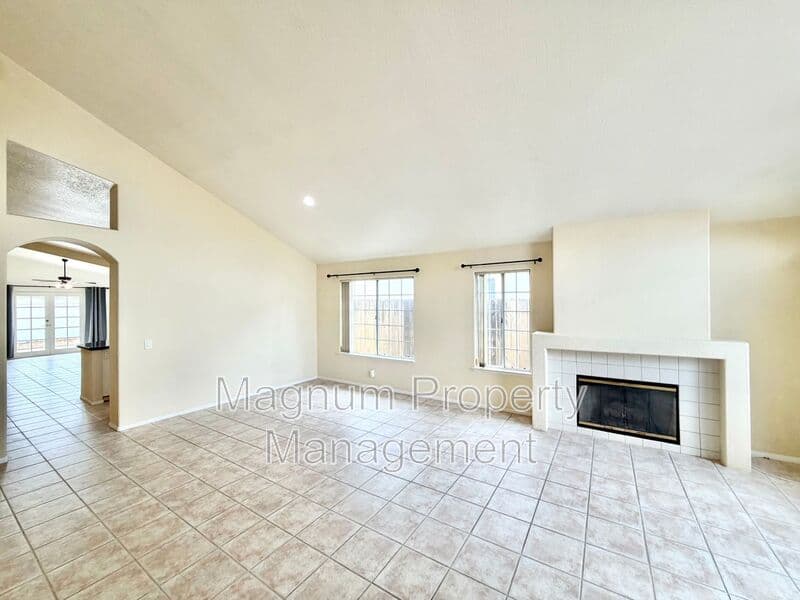 Murrieta House: 25167 Parkcrest Dr