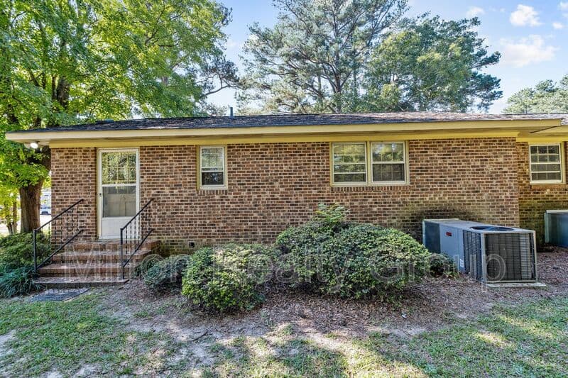 Lillington Condo: 16 Parkwood Circle B