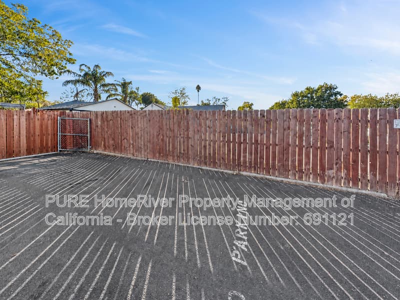 Sacramento House: 590 Las Palmas Ave