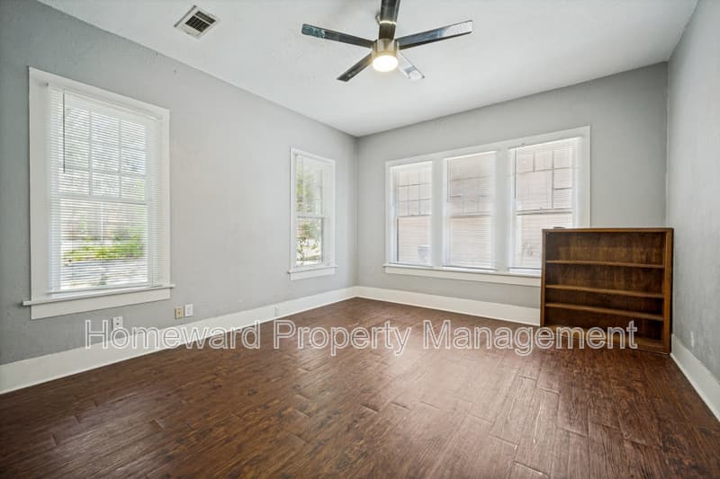 Denton Condo: 904 West Hickory Street - B