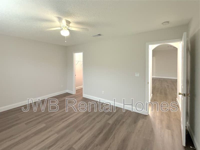 Saint Johns House: 557 Grand Parke Dr