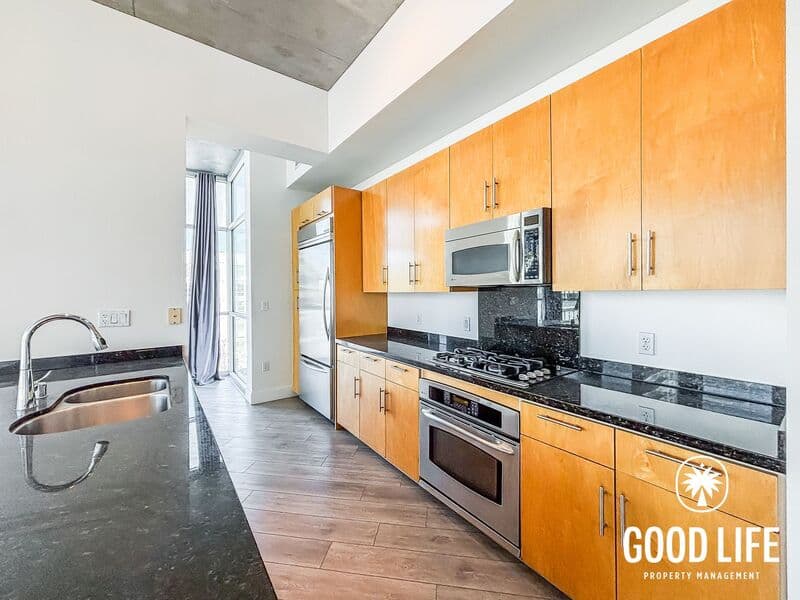 San Diego Condo: 527 10th Ave