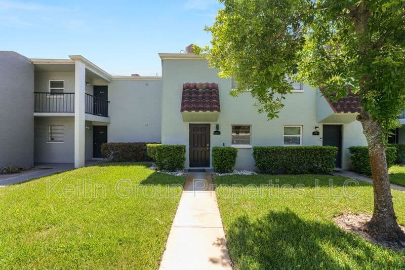Tampa Townhome: 2862 Somerset Park Dr