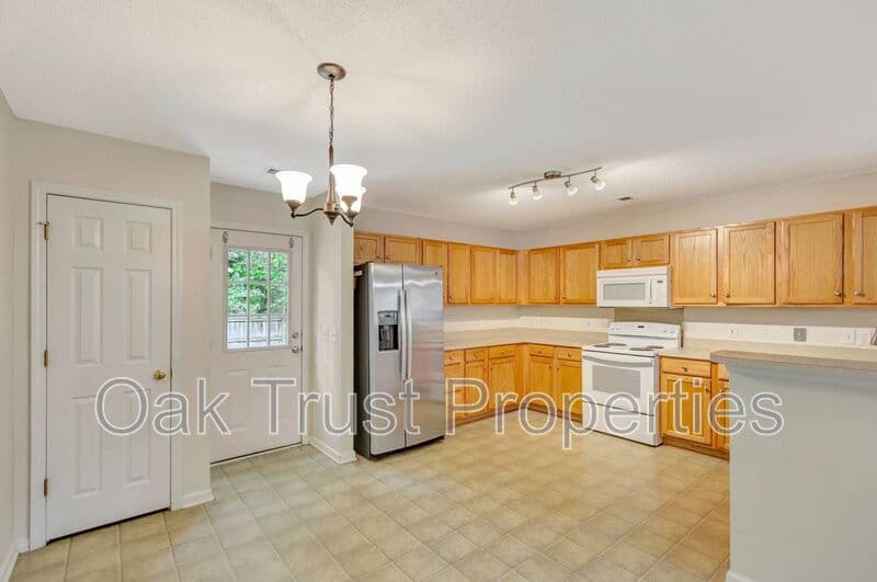Ladson House: 1053 Friartuck Trail