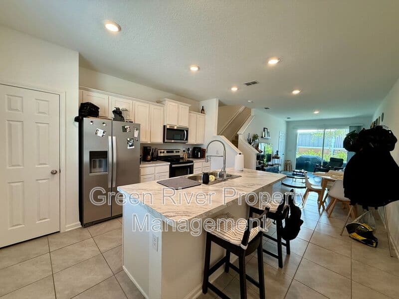 Jacksonville House: 4922 Earthshine Road