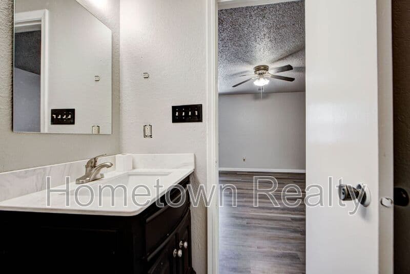 Norman Condo: 1713 Hillcrest Drive