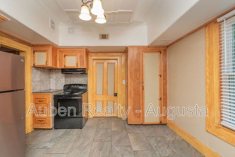 Augusta House: 1911 Battle Row