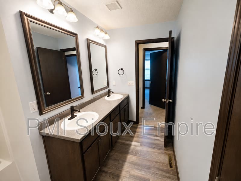 Sioux Falls Townhome: 9600 W Broek Dr