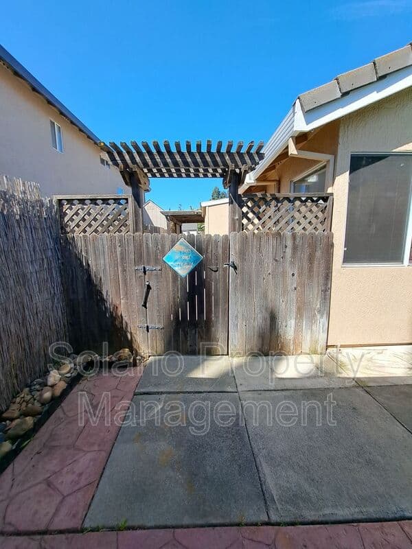 Vacaville House: 354 Bradley Dr.