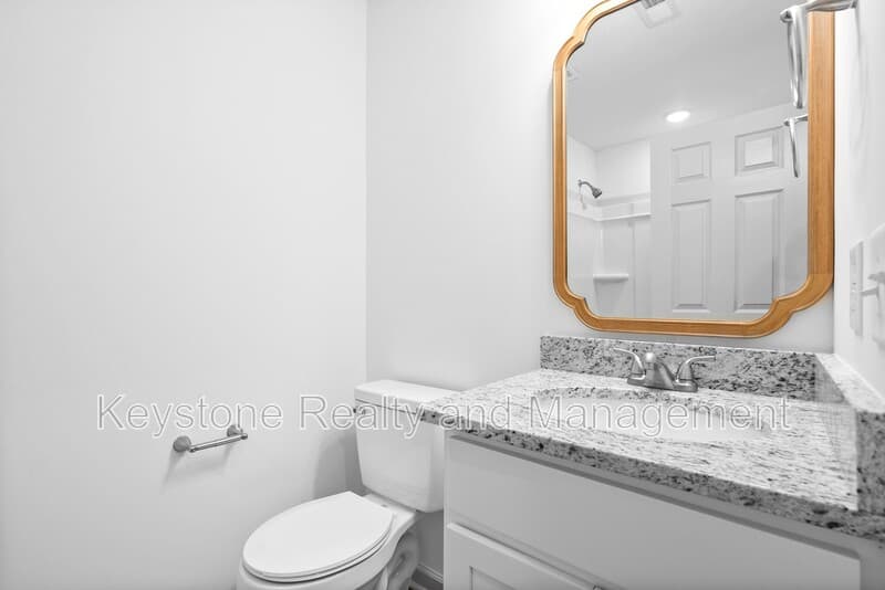 Clarksville Townhome: 933 Center Road